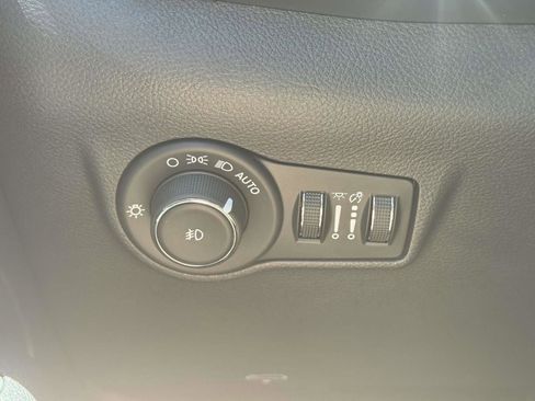 Used 2026 Jeep Compass Limited AWD/4WD image 19