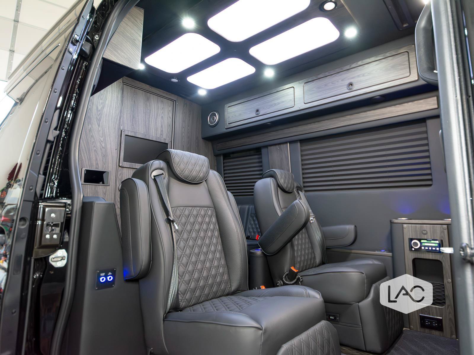 Used 2025 Mercedes-Benz Sprinter 2500 image 4
