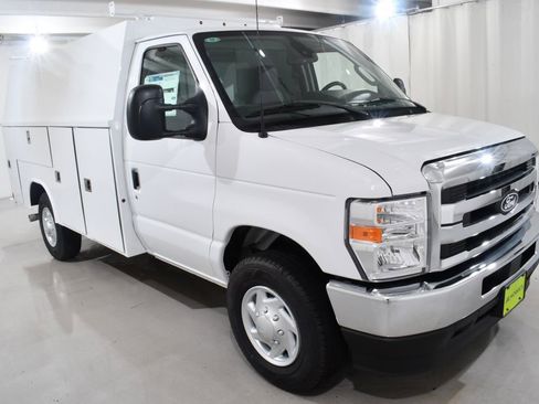 New 2026 Ford E-350 and Econoline 350 Super Duty w/ Power Equipment Group RWD image 5