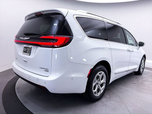 Used 2021 Chrysler Pacifica Limited w/ Premium & Safety Sphere Group AWD/4WD image 16