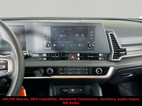 Used 2025 Kia Sportage LX AWD/4WD image 9