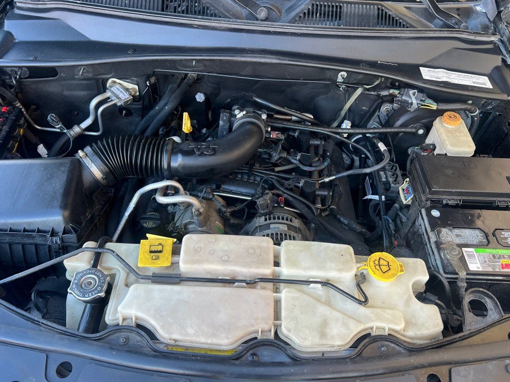 Used 2011 Jeep Liberty Limited w/ Exterior Appearance Group RWD image 21