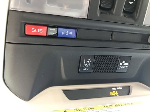 Used 2018 Subaru Crosstrek 2.0i Limited image 6