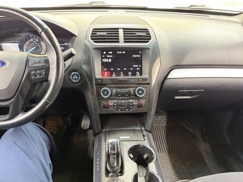 Used 2017 Ford Explorer XLT w/ Equipment Group 201A image 28