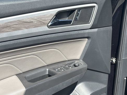 Used 2023 Volkswagen Atlas Cross Sport SE w/ Panoramic Sunroof Package FWD image 18