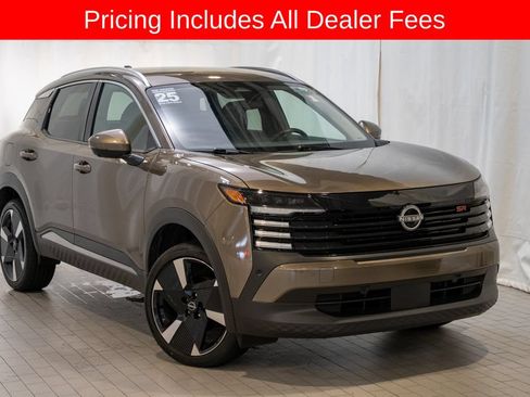 Used 2025 Nissan Kicks SR AWD/4WD image 1