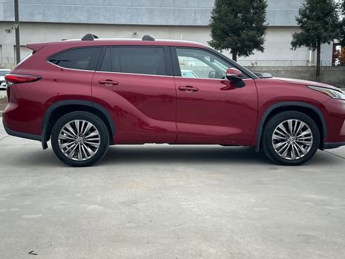 Used 2022 Toyota Highlander Platinum image 9