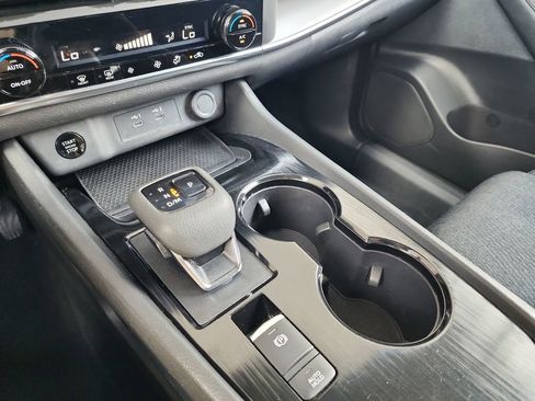 Used 2024 Nissan Rogue SV FWD image 29