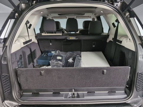 Certified 2025 Land Rover Discovery Dynamic SE image 26