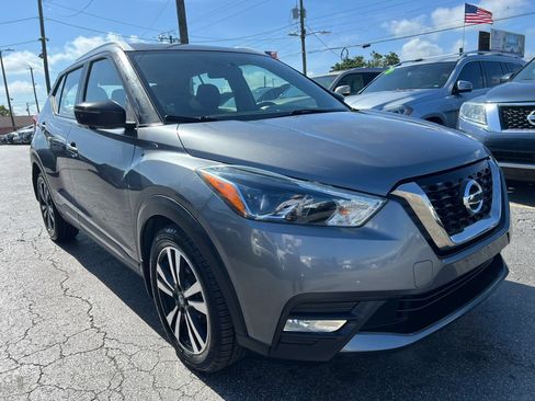 Used 2018 Nissan Kicks SR FWD image 4