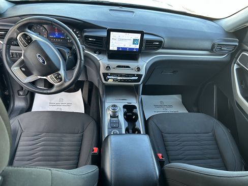 Used 2021 Ford Explorer XLT image 25