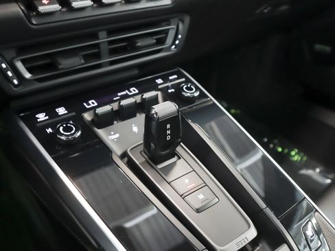 Certified 2022 Porsche 911 image 18