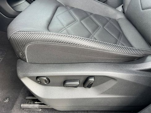 Used 2024 Volkswagen Atlas Cross Sport SE image 20