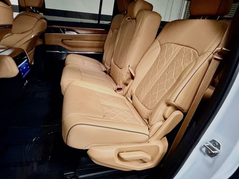 Used 2024 Jeep Grand Wagoneer Series III w/ Flexible Seating Group AWD/4WD image 37