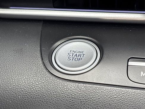 Certified 2023 Hyundai Elantra Limited w/ Preferred Accessory Package image 31