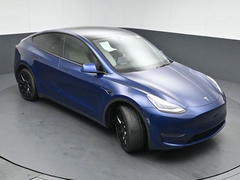 Used 2022 Tesla Model Y Long Range image 36