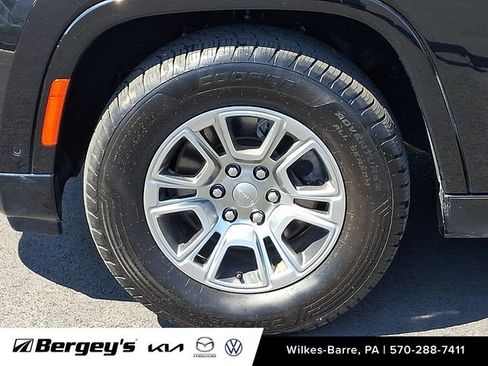 Used 2024 Jeep Wagoneer L 4WD image 10