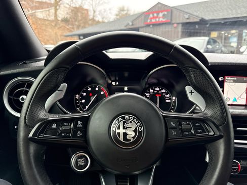 Used 2022 Alfa Romeo Stelvio Veloce image 41