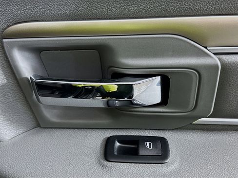 Used 2018 RAM 1500 SLT image 27