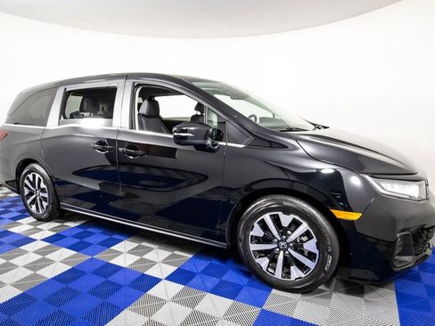 Used 2025 Honda Odyssey EX-L image 3