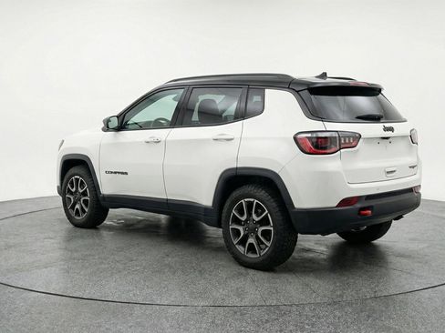 Used 2025 Jeep Compass Trailhawk AWD/4WD image 6