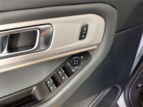 Used 2025 Ford Explorer Active image 26