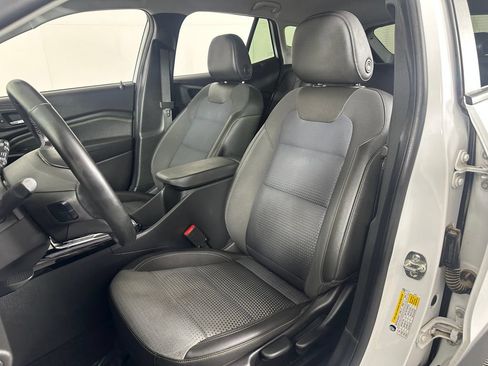 Used 2024 Chevrolet Trax LT w/ Driver Confidence Package FWD image 11
