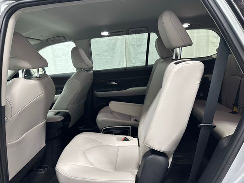 Used 2025 Toyota Grand Highlander AWD image 48