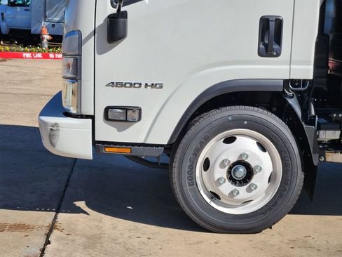 New 2024 Chevrolet Low Cab Forward RWD image 14