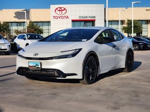 New 2026 Toyota Prius Plug-In Hybrid FWD image 2