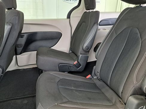 Used 2023 Chrysler Voyager LX image 25
