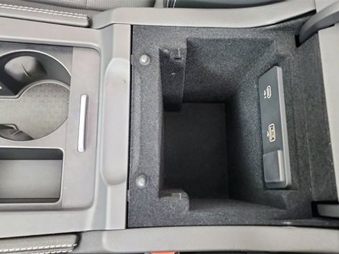 Used 2025 Jaguar F-PACE R-Dynamic S image 52