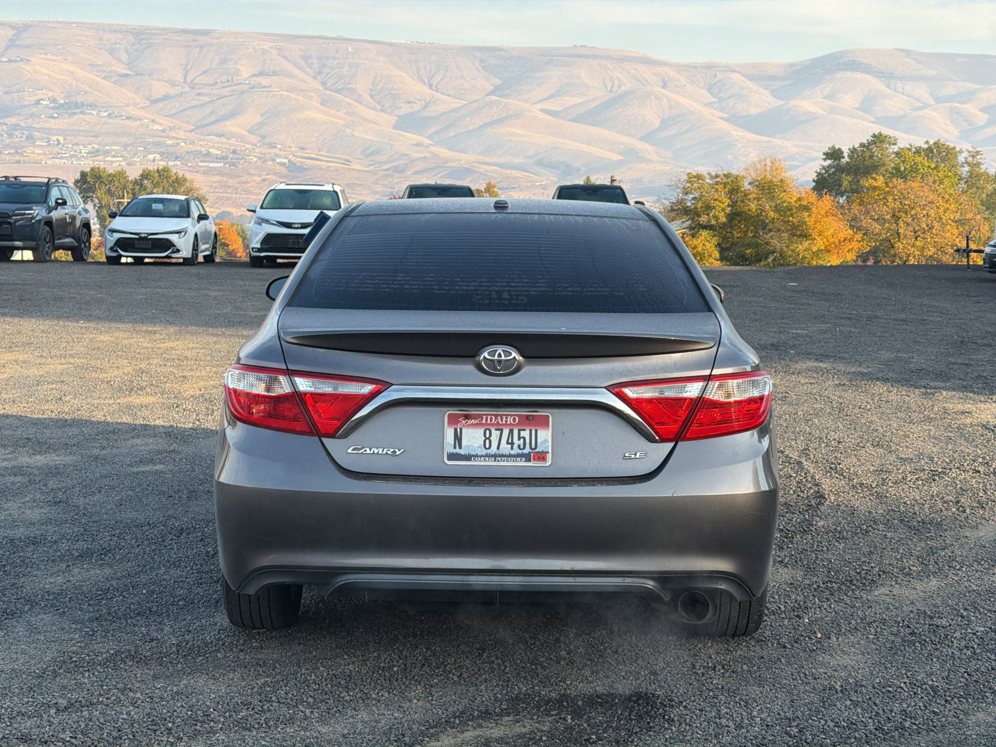 Used 2016 Toyota Camry SE w/ Moonroof Package FWD image 9
