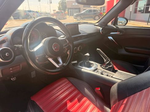Used 2018 FIAT 124 Spider Abarth w/ Convenience Group RWD image 13