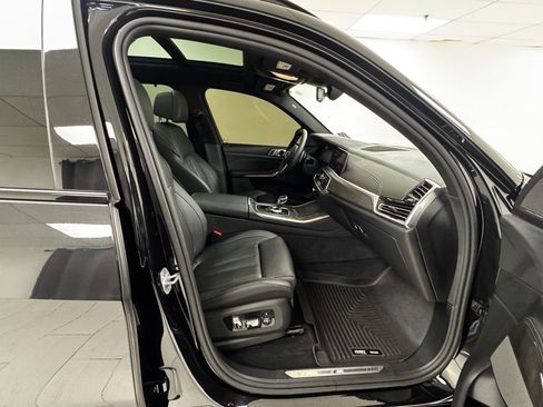 Used 2019 BMW X5 xDrive50i w/ M Sport Package image 14