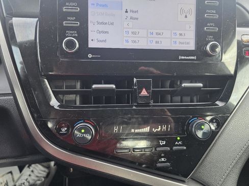 Used 2022 Toyota Camry LE image 18