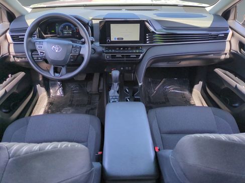 Used 2025 Toyota Camry LE image 11