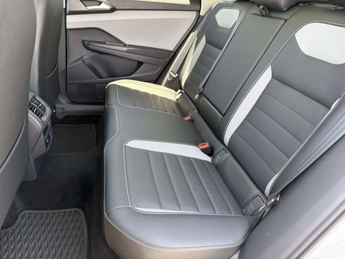 Used 2022 Volkswagen Taos SEL w/ Panoramic Sunroof Package FWD image 21