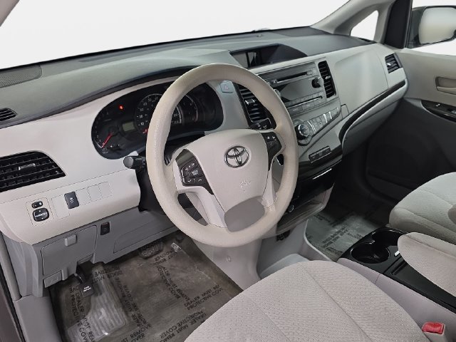 Used 2014 Toyota Sienna LE FWD image 16