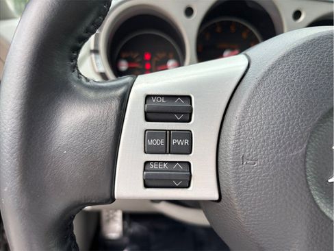 Used 2009 Nissan 350Z Touring RWD image 21