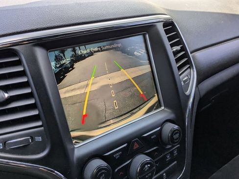 Used 2017 Jeep Grand Cherokee Altitude image 11