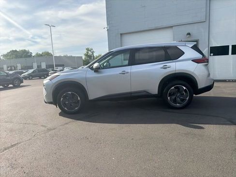 Used 2025 Nissan Rogue SV AWD/4WD image 15