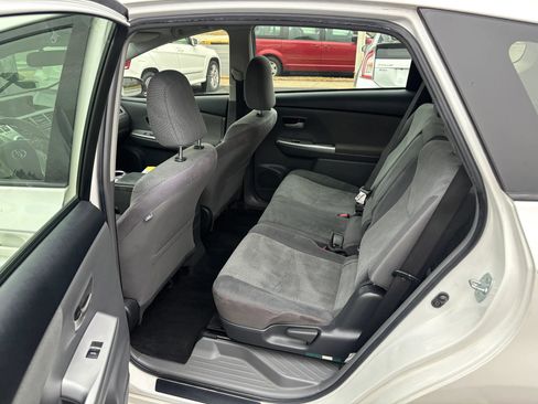 Used 2013 Toyota Prius V Five image 9