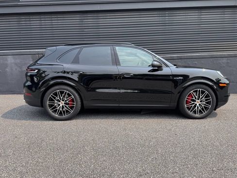 Certified 2026 Porsche Cayenne S AWD/4WD image 11