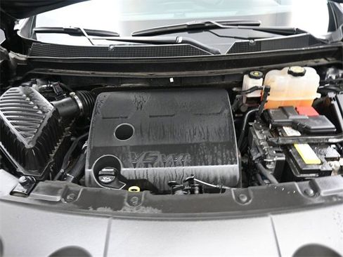 Used 2023 Chevrolet Traverse LT w/ Midnight/Sport Edition image 33