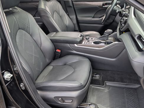 Used 2023 Toyota Highlander Platinum AWD/4WD image 24