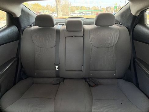 Used 2016 Hyundai Elantra SE image 25