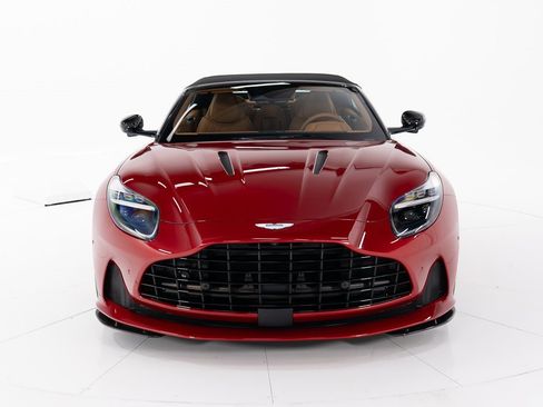 Used 2025 Aston Martin DB12 Convertible image 9