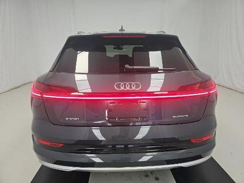 Used 2022 Audi e-tron Premium Plus w/ Premium Plus Package AWD/4WD image 19