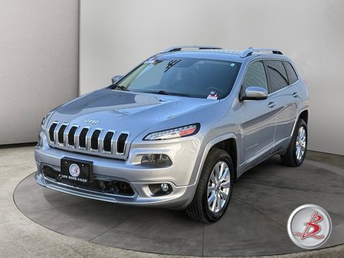 Used 2017 Jeep Cherokee Overland w/ Technology Group AWD/4WD image 3